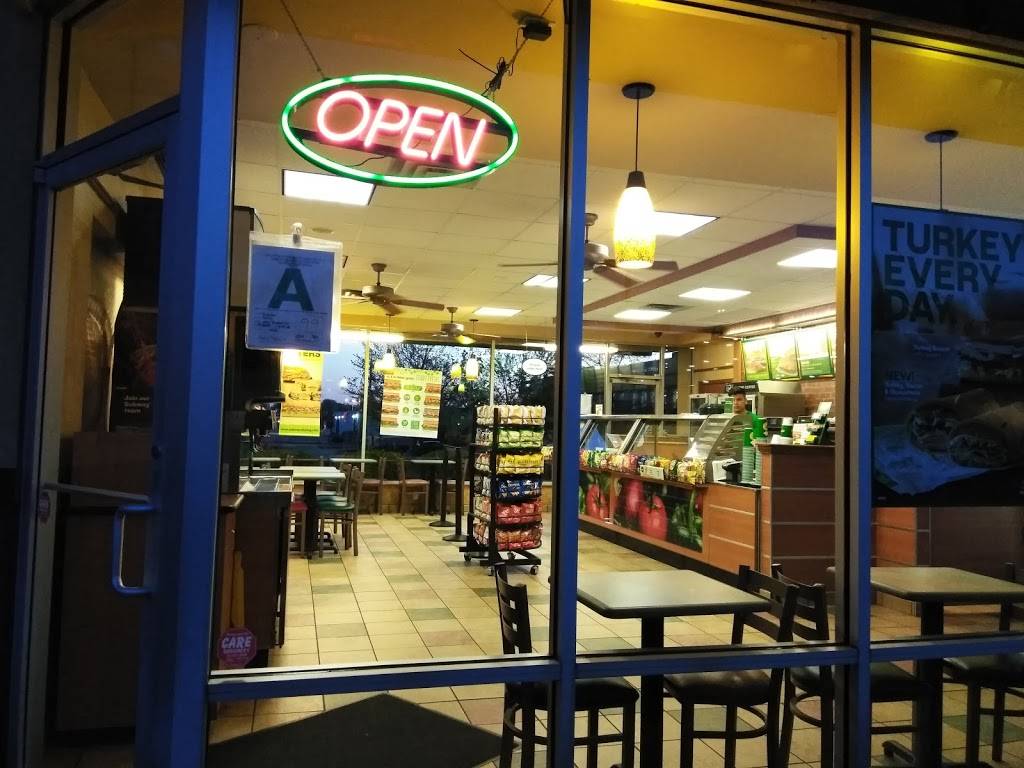Subway | restaurant | 1021 Dupont Rd, Louisville, KY 40207, USA | 5028977498 OR +1 502-897-7498