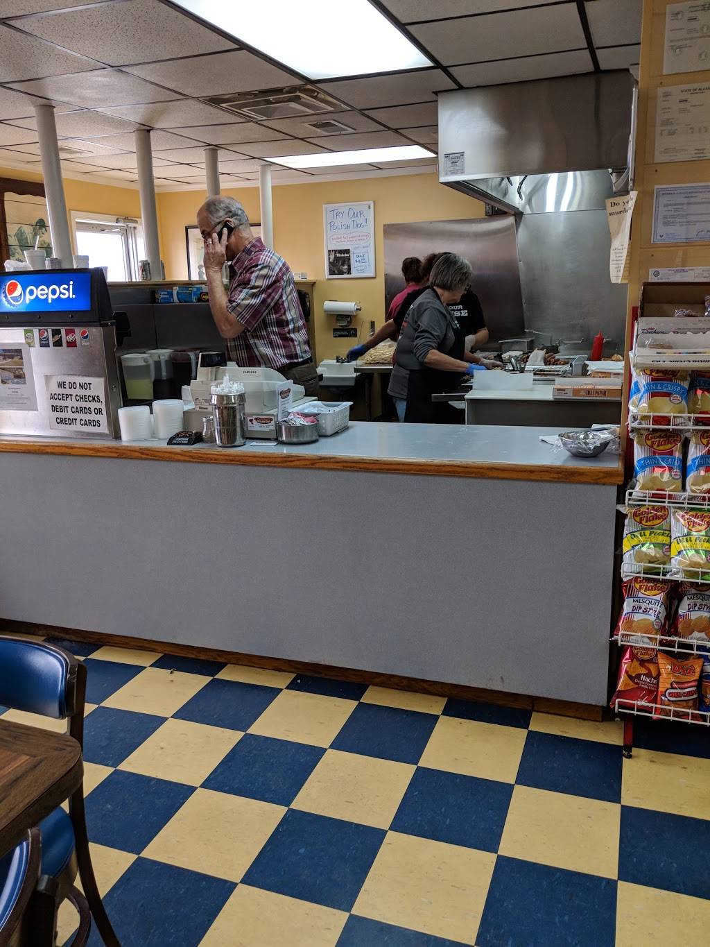 Guss Hot Dogs | restaurant | 224 Brooklane Dr, Hueytown, AL 35023, USA | 2054918565 OR +1 205-491-8565