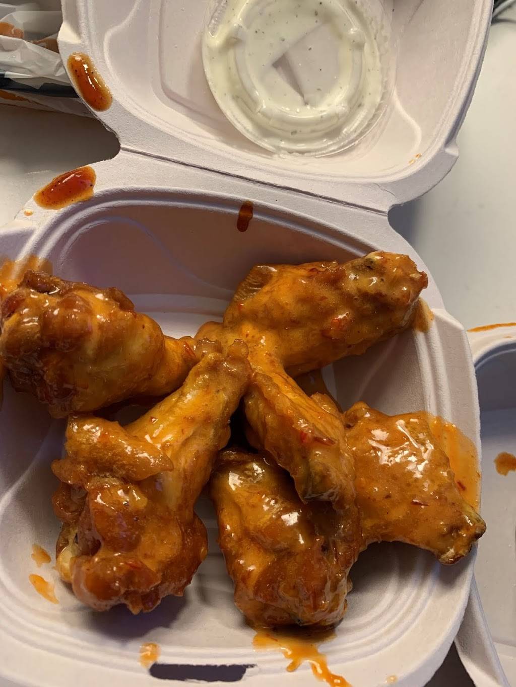 Detroit Wing Company | restaurant | 2928 W Maple Rd, Troy, MI 48084, USA | 2489405229 OR +1 248-940-5229