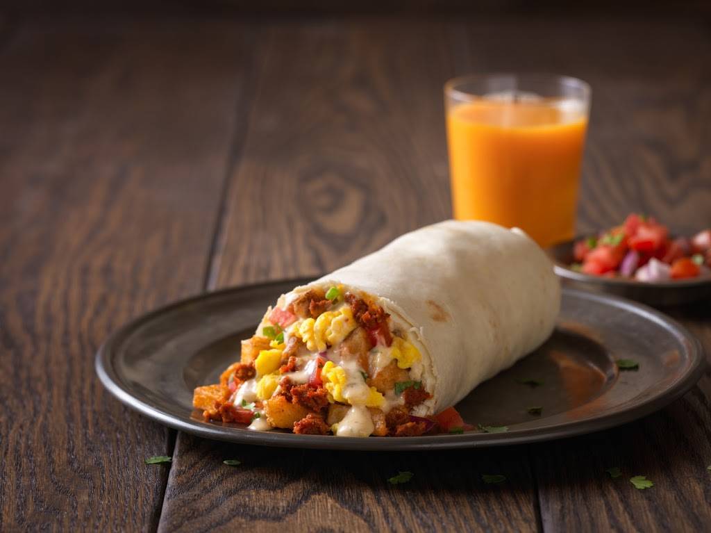 QDOBA Mexican Eats | restaurant | Round Hill Rd, Fairfield, CT 06824, USA | 2032929530 OR +1 203-292-9530