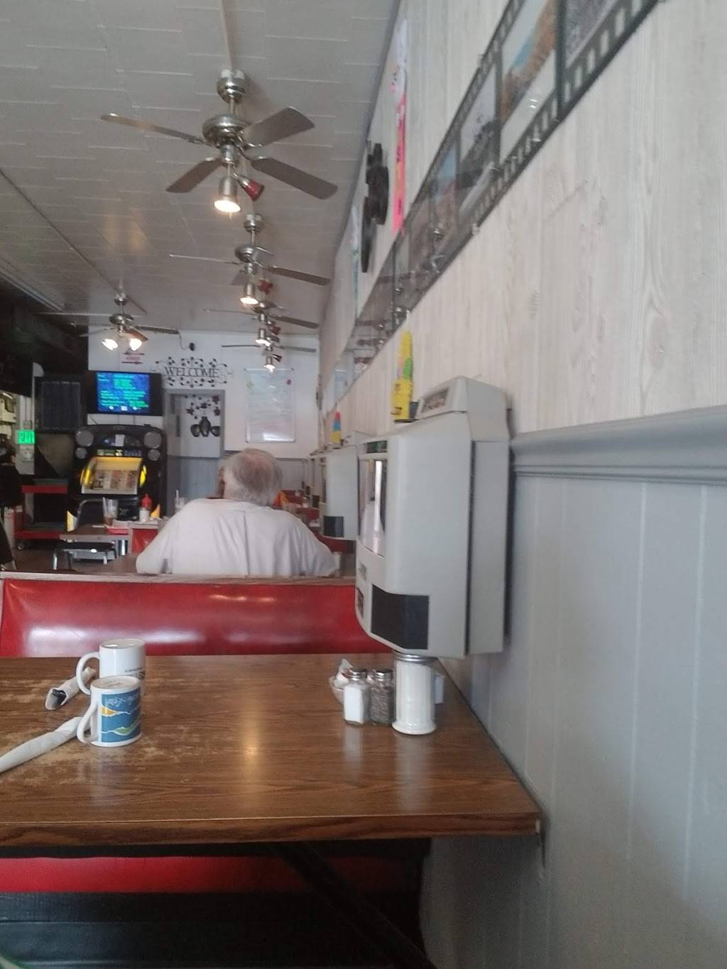 Tamis Place | restaurant | 223 N Main St, Mishawaka, IN 46544, USA | 5747033413 OR +1 574-703-3413