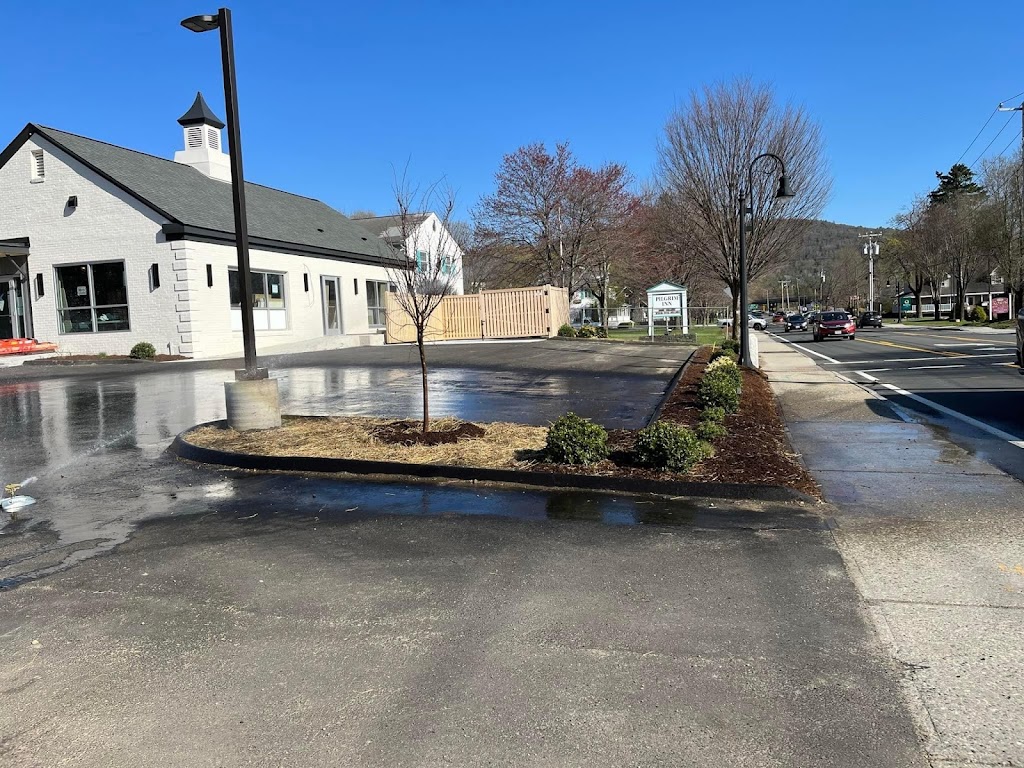 Starbucks | cafe | 145 Housatonic St, Lee, MA 01238, USA | 4133274959 OR +1 413-327-4959