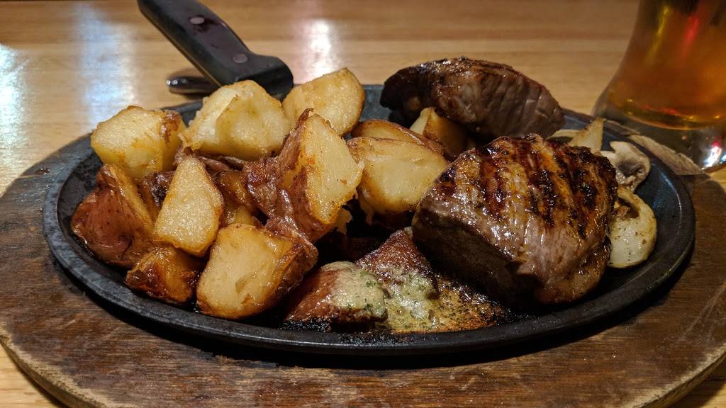 Applebees Grill + Bar | restaurant | 11A Allstate Rd, Dorchester, MA 02125, USA | 6174427139 OR +1 617-442-7139