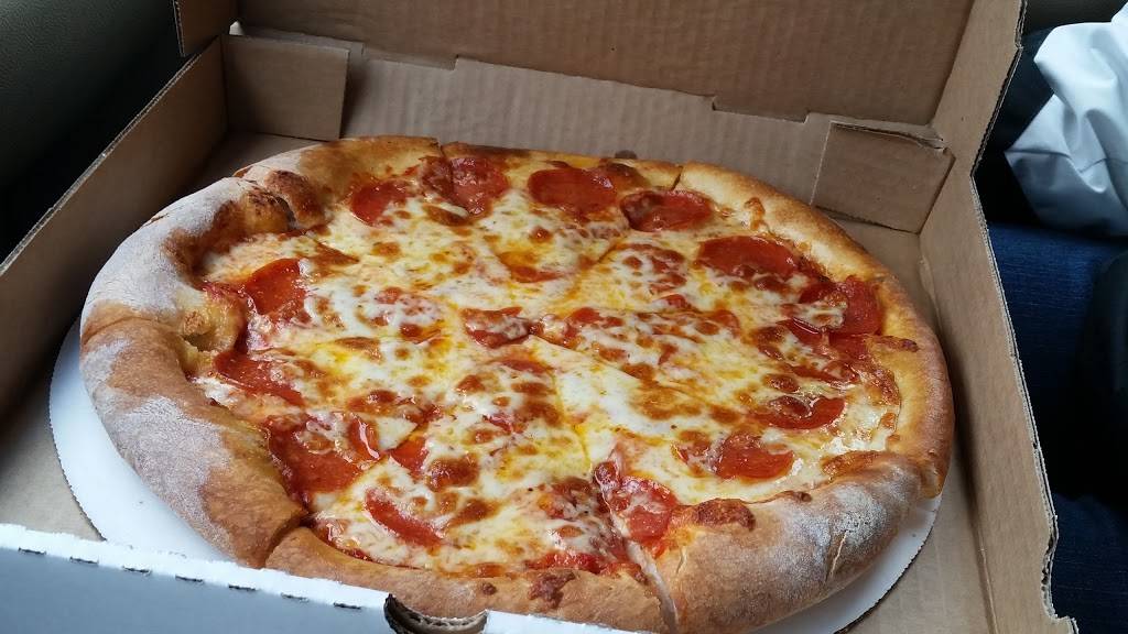 Village Pizzeria | restaurant | 638 N Center St, Sebewaing, MI 48759, USA | 9898832091 OR +1 989-883-2091