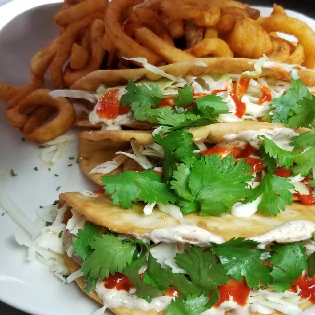 Beach Box Eatery | restaurant | 1400 E Fort Macon Rd, Atlantic Beach, NC 28512, USA | 2522229992 OR +1 252-222-9992