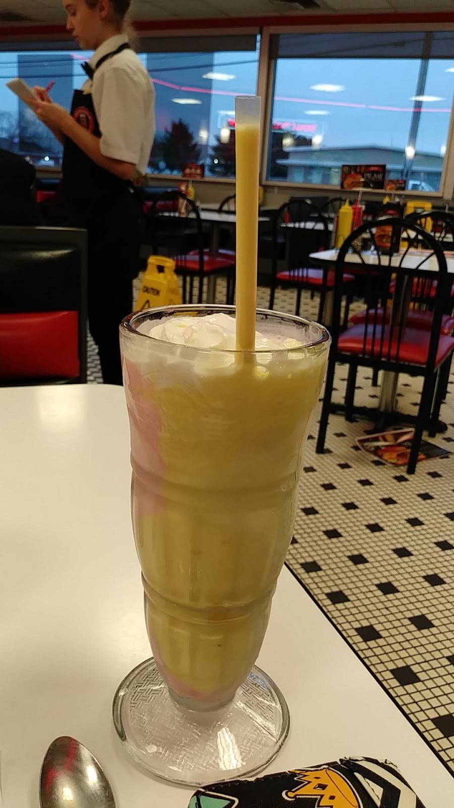 Steak n Shake | restaurant | 1640 E Tipton St, Seymour, IN 47274, USA | 8125236616 OR +1 812-523-6616