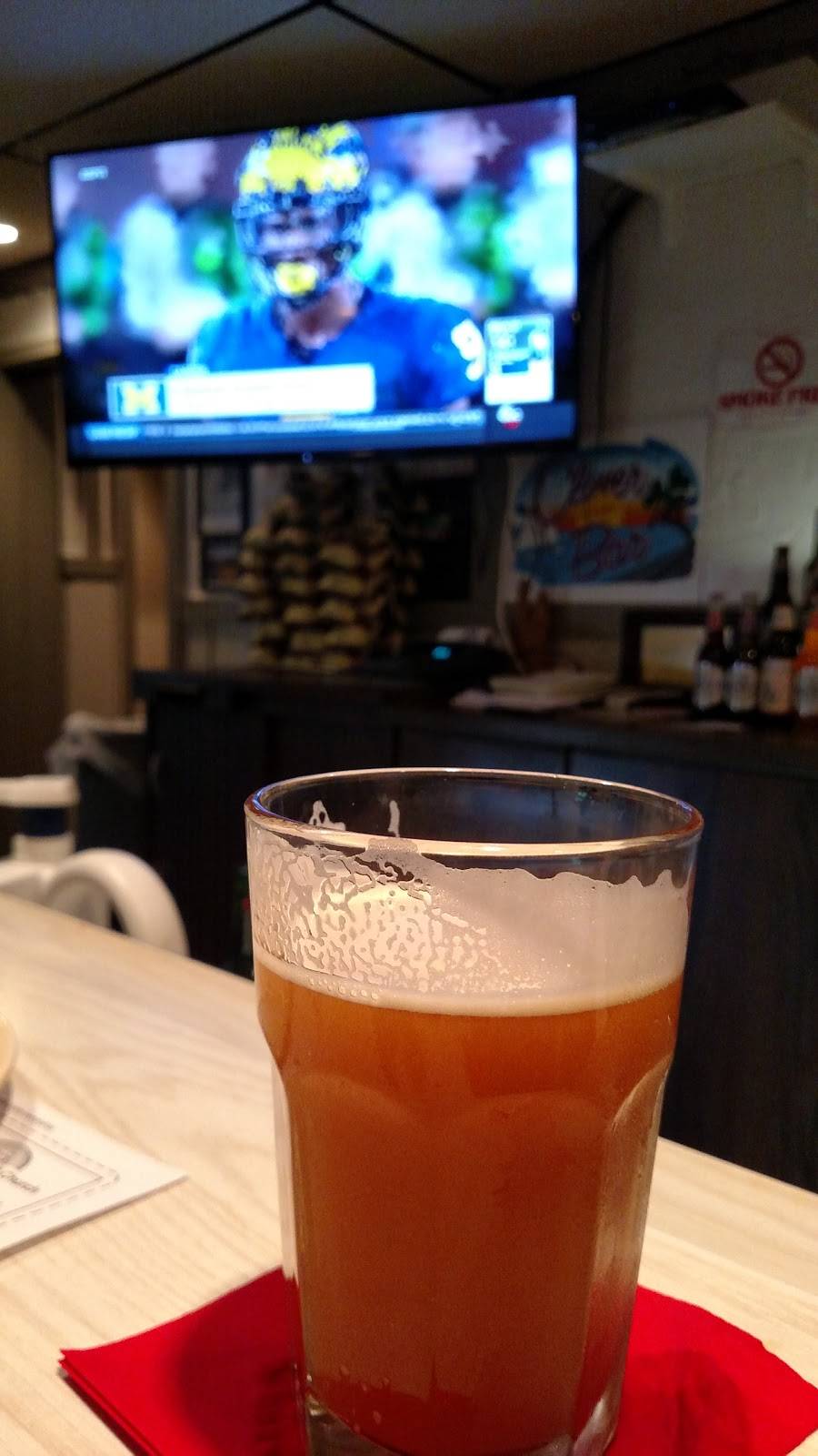 Clover Bar | restaurant | 601 S Beechtree St, Grand Haven, MI 49417, USA | 6168463580 OR +1 616-846-3580