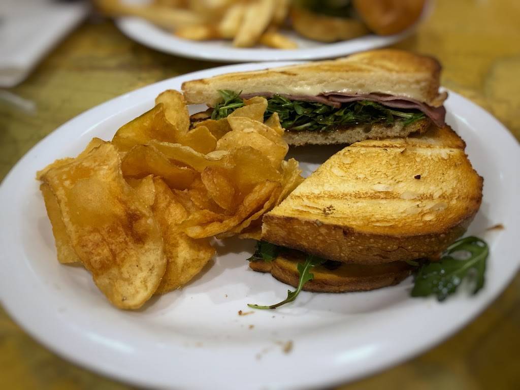 Yankee Pier | restaurant | Terminal 3 S McDonnell Rd, San Francisco, CA 94128, USA | 6508218938 OR +1 650-821-8938