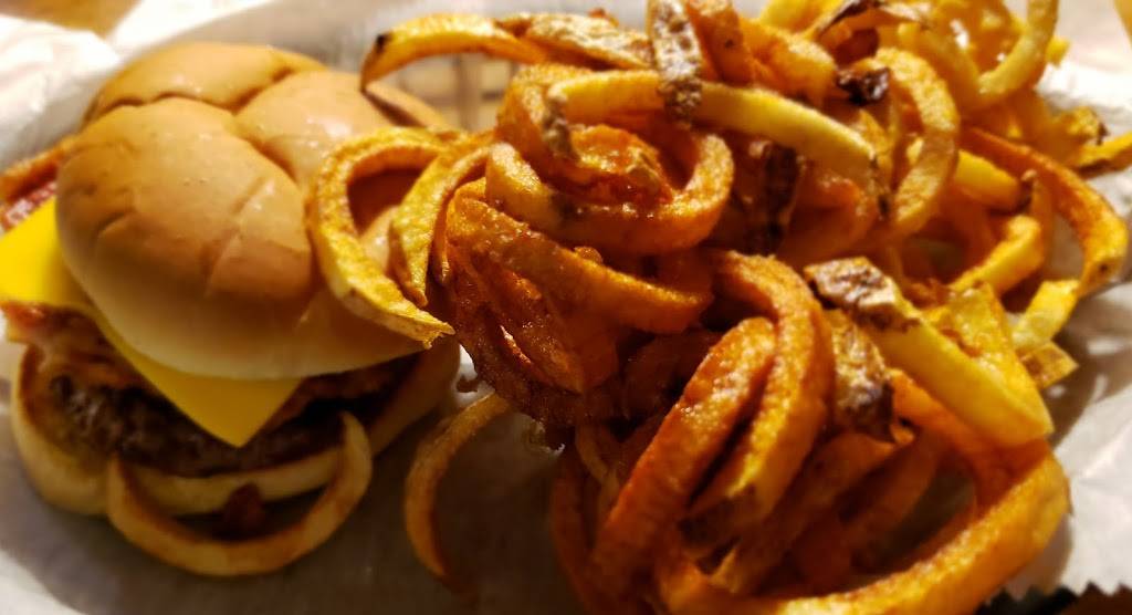 Rowes Recreation | restaurant | 307 W Main St, Montpelier, OH 43543, USA | 4194858711 OR +1 419-485-8711