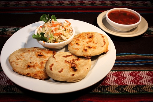 La Pupusa Loca y Más! | restaurant | 1729 S Hardy Ave, Independence, MO 64052, USA | 8162262684 OR +1 816-226-2684