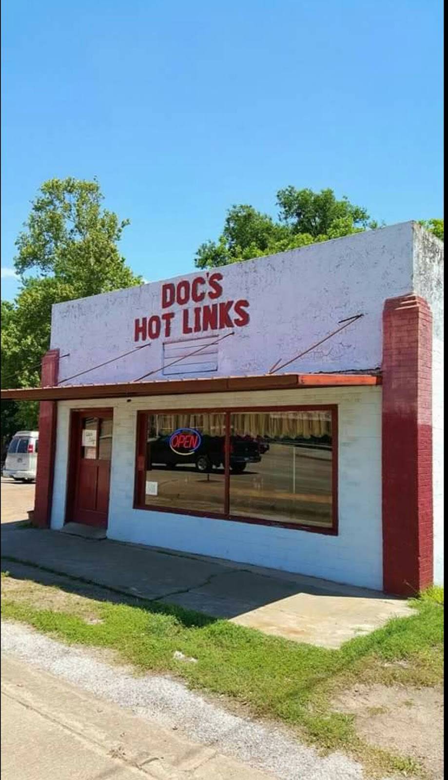 Docs Hot Links | restaurant | 208 S Wood St, Gilmer, TX 75644, USA | 9038432025 OR +1 903-843-2025
