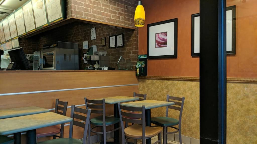 Subway | restaurant | 105 Parkway Forest Dr, North York, ON M2J 1L8, Canada | 4164930600 OR +1 416-493-0600