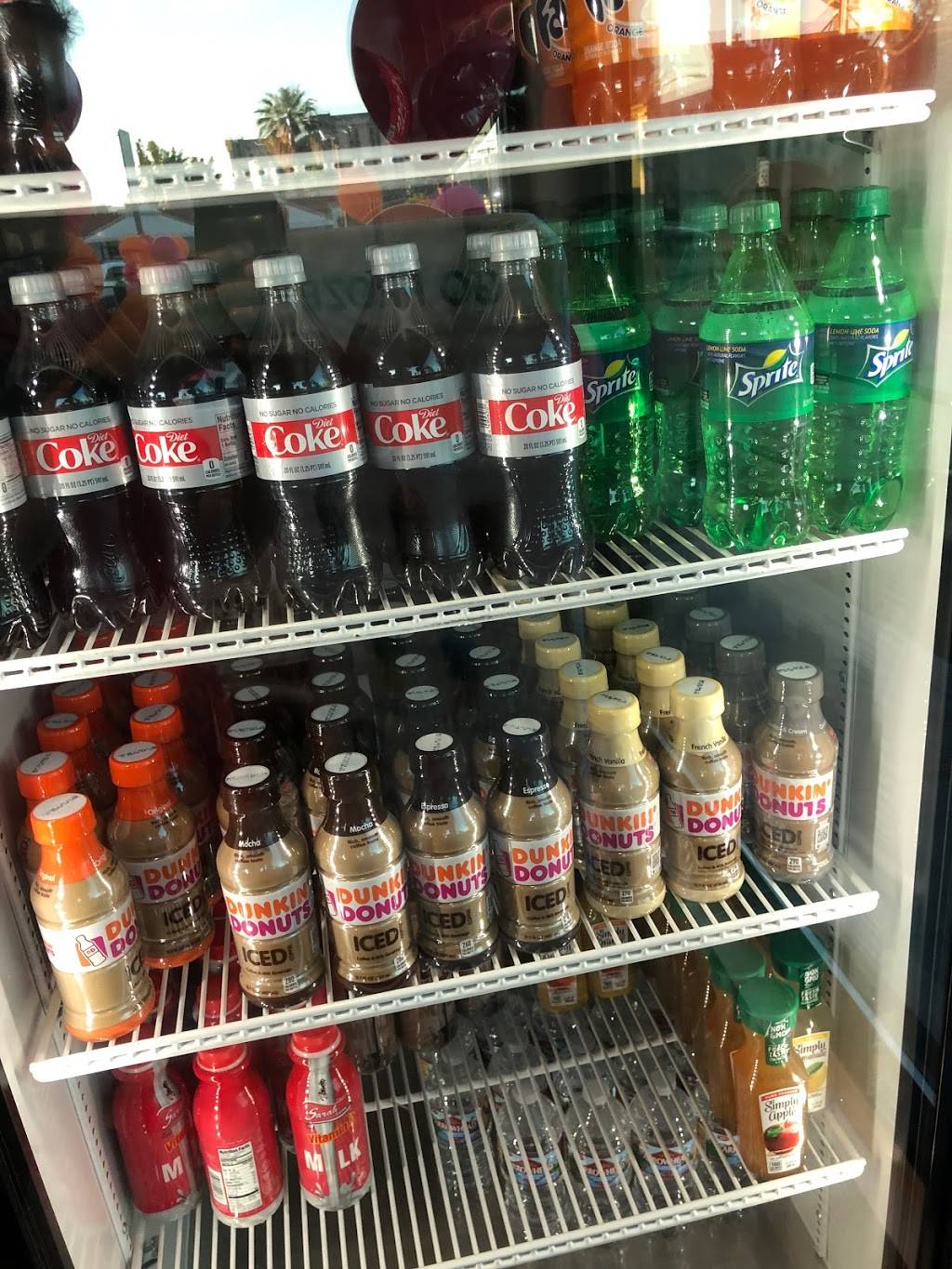 Dunkin Donuts | cafe | 200 S Glenoaks Blvd, Burbank, CA 91502, USA | 8185586344 OR +1 818-558-6344