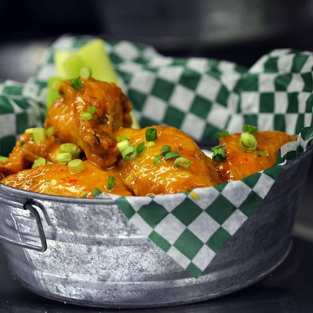 Jake Melnicks Corner Tap | restaurant | 41 E Superior St, Chicago, IL 60611, USA | 3122660400 OR +1 312-266-0400