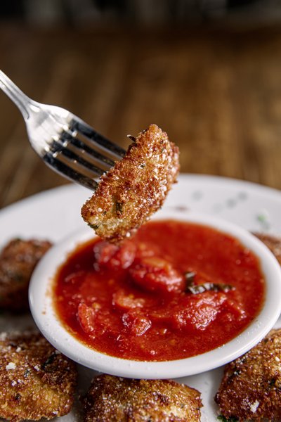 Geracis Restaurant Historic Willoughby | restaurant | 4127 Erie St, Willoughby, OH 44094, USA | 4402206347 OR +1 440-220-6347