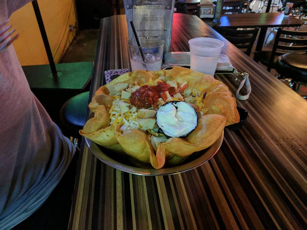 Log Cabin Pub | restaurant | 2719 E Valley Hwy E, Sumner, WA 98390, USA | 2538632905 OR +1 253-863-2905