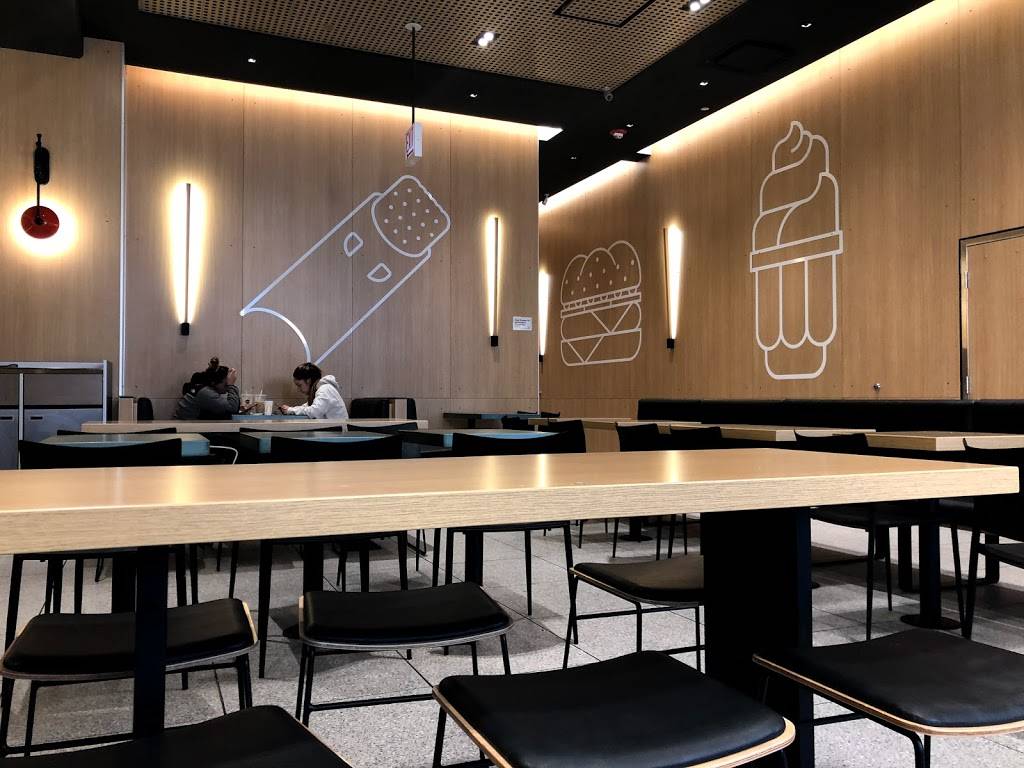 McDonalds | restaurant | 3610 N Clark St, Chicago, IL 60613, USA | 7738834770 OR +1 773-883-4770