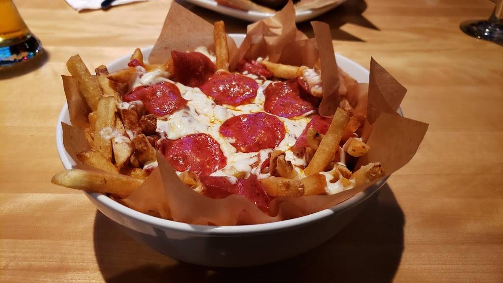 Boston Pizza | restaurant | 550 Rue Jean-Paul-Perrault, Sherbrooke, QC J1L 3A6, Canada | 8195650606 OR +1 819-565-0606