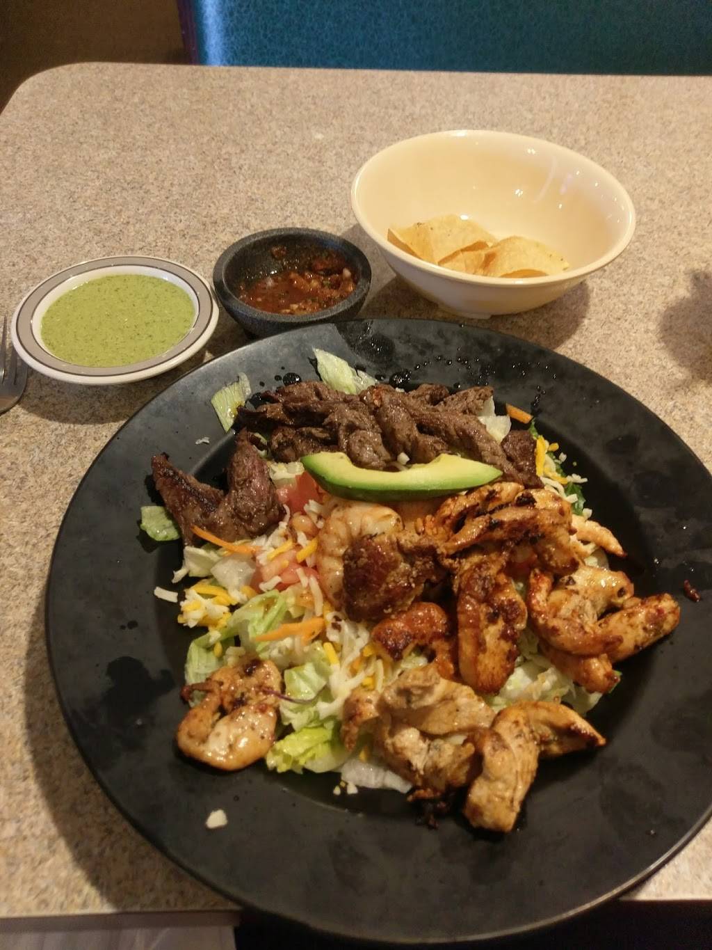 La Salsa Restaurant & Cantina | restaurant | 101 E Kern St, Taft, CA 93268, USA | 6617657321 OR +1 661-765-7321