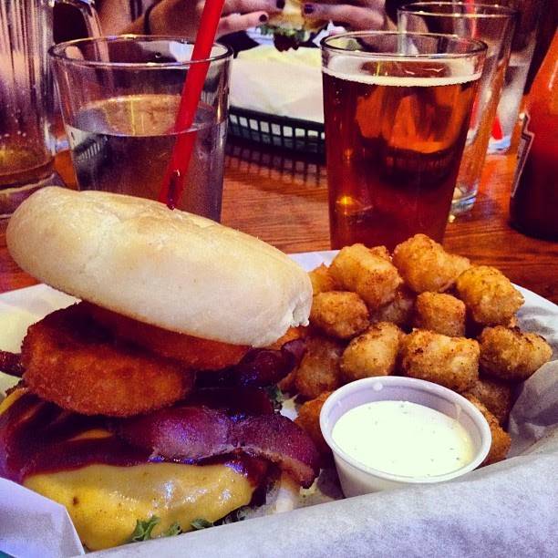 Rileys | restaurant | 702 W 5th St, Chico, CA 95928, USA | 5303437459 OR +1 530-343-7459