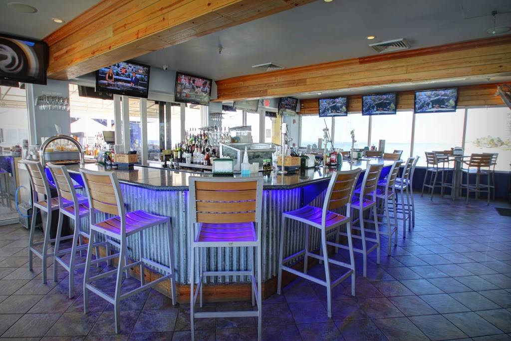 Quarterdeck Restaurants | restaurant | 300 N Beach Rd, Dania Beach, FL 33004, USA | 9549291400 OR +1 954-929-1400