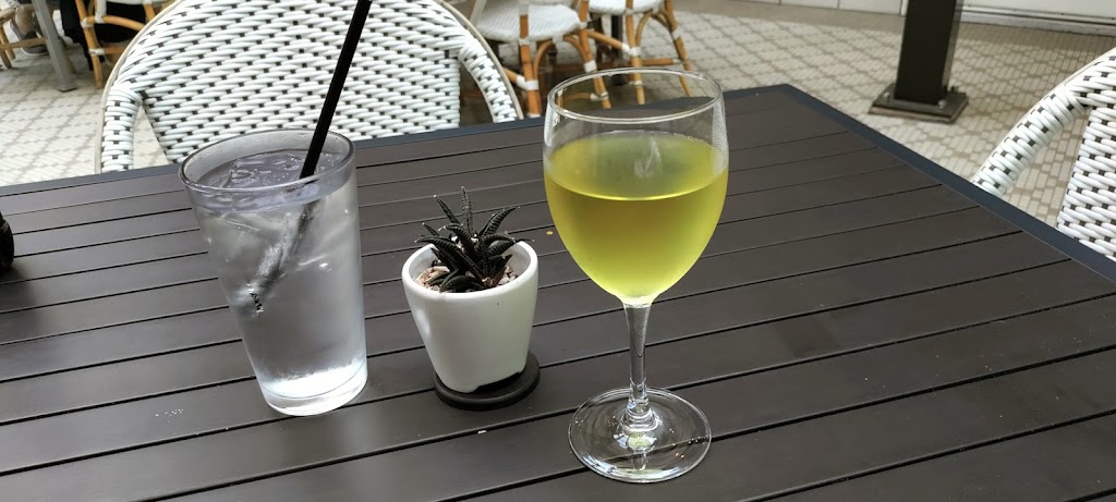 Fits Restaurant | restaurant | 1000 Westmount Dr, West Hollywood, CA 90069, USA | 3106577400 OR +1 310-657-7400