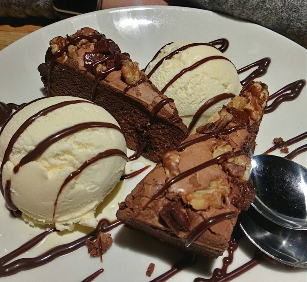 Applebees Grill + Bar | restaurant | 2921 S Service Rd, St Charles, MO 63303, USA | 6369467705 OR +1 636-946-7705