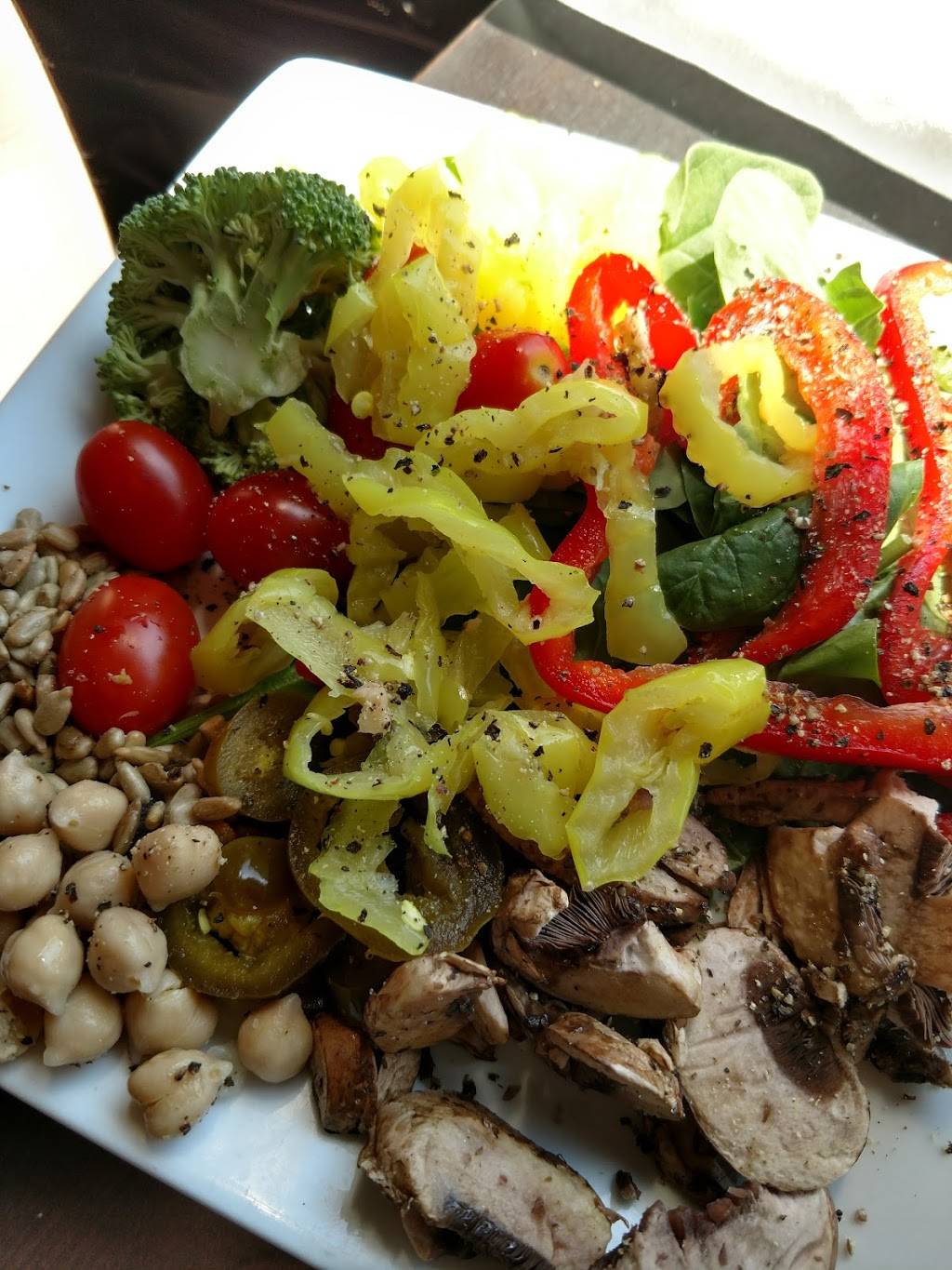 Ruby Tuesday | restaurant | 1936 N Jackson St, Tullahoma, TN 37388, USA | 9314551774 OR +1 931-455-1774