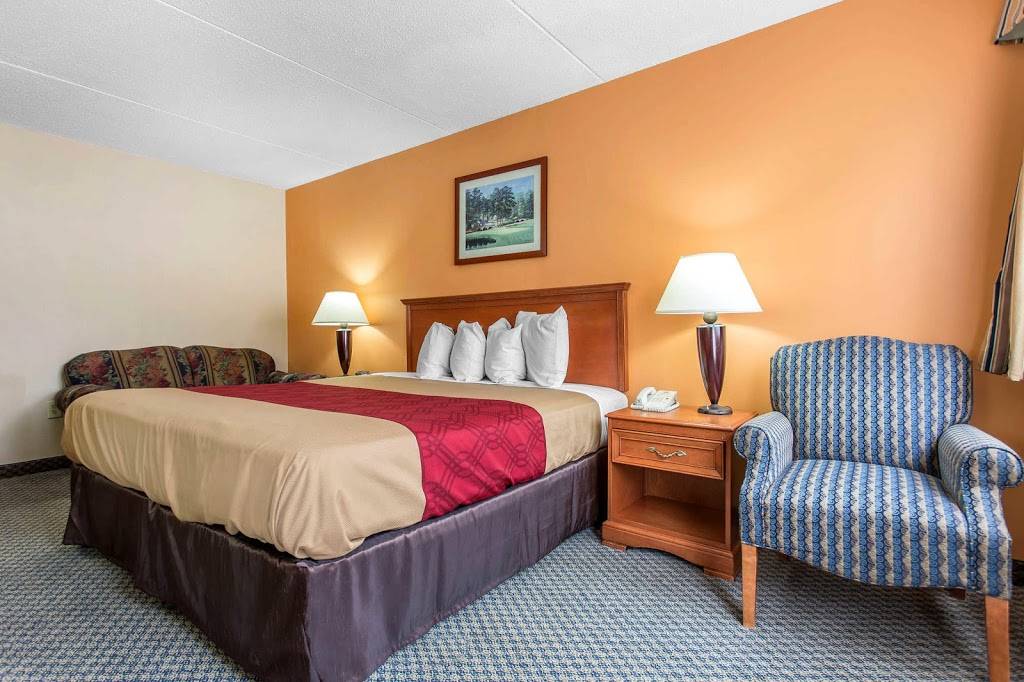 Econo Lodge & Suites | restaurant | 408 W Morganton Rd, Southern Pines, NC 28387, USA | 9106922063 OR +1 910-692-2063