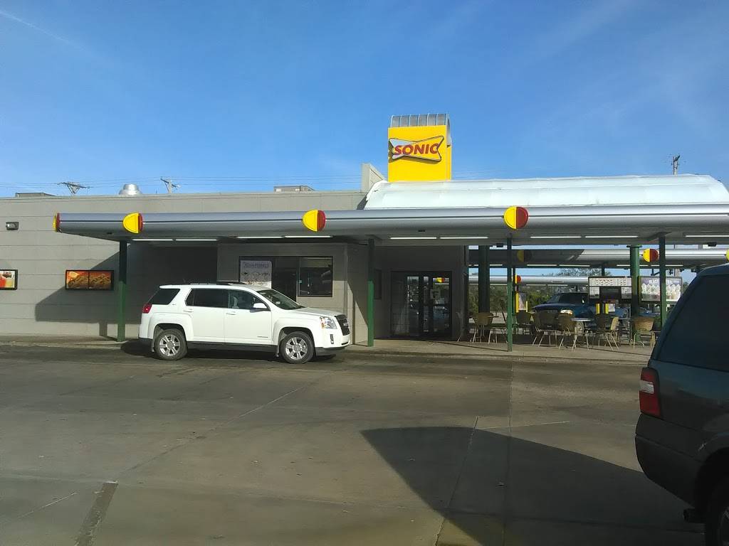 Sonic Drive-In | restaurant | 1414 E Grand Ave, Haysville, KS 67060, USA | 3165228686 OR +1 316-522-8686