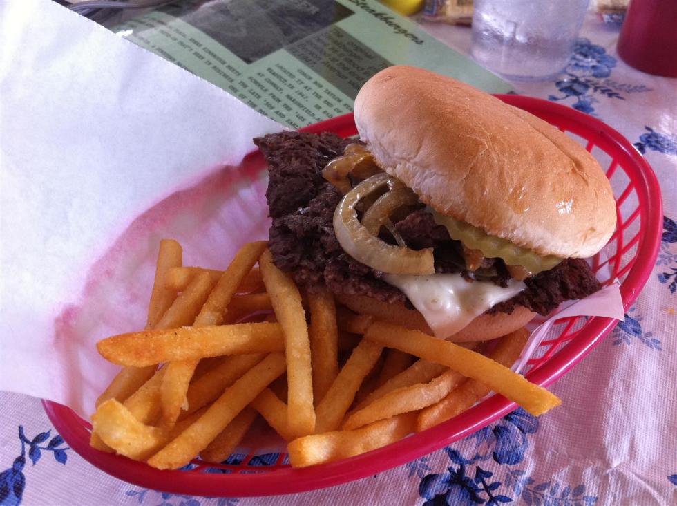 Taylors Drive In | restaurant | 139 Memorial Plaza, Springfield, MO 65806, USA | 4178623278 OR +1 417-862-3278