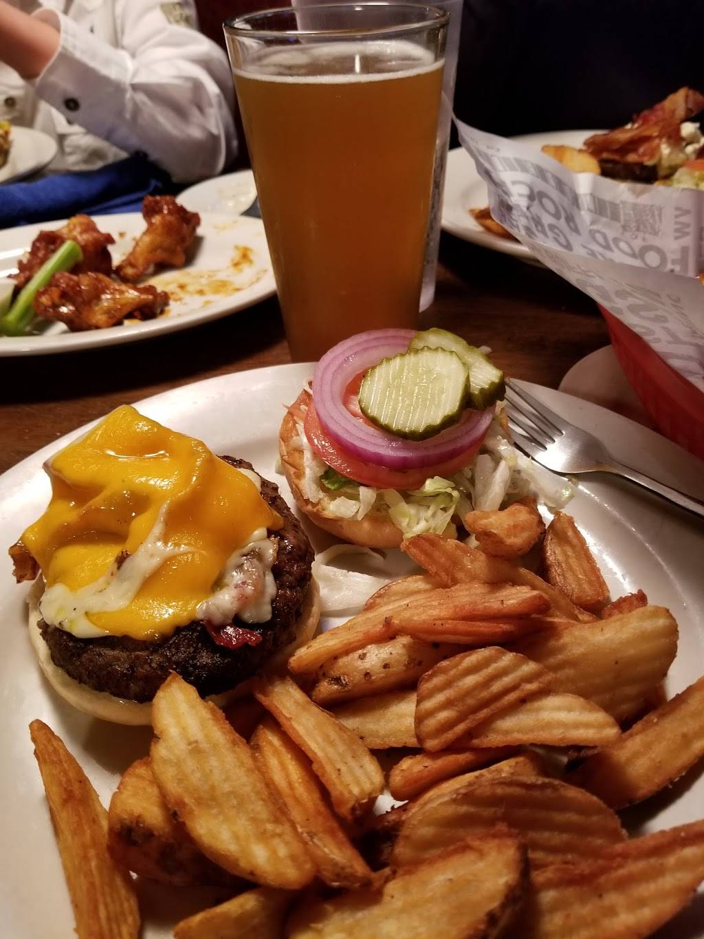 Wild Wing Cafe | restaurant | 1437 Sams Dr #20, Chesapeake, VA 23320, USA | 7573829464 OR +1 757-382-9464