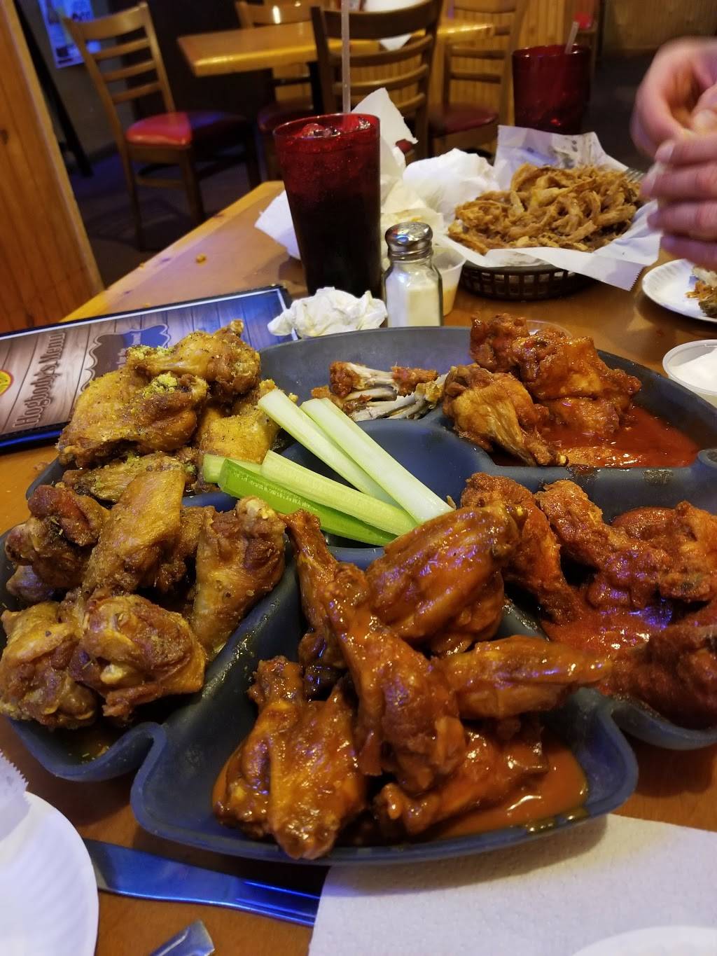 Hogbodys Bar and Grill | restaurant | 10440 Bayshore Rd, North Fort Myers, FL 33917, USA | 2395438800 OR +1 239-543-8800