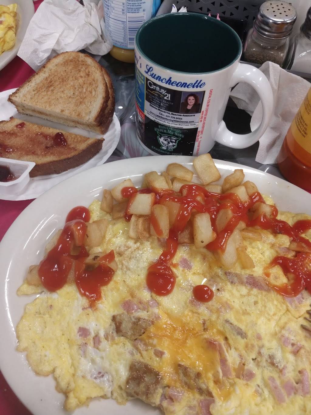 Jillaneys Luncheonette | restaurant | 220 Main St, Keansburg, NJ 07734, USA | 7327695454 OR +1 732-769-5454