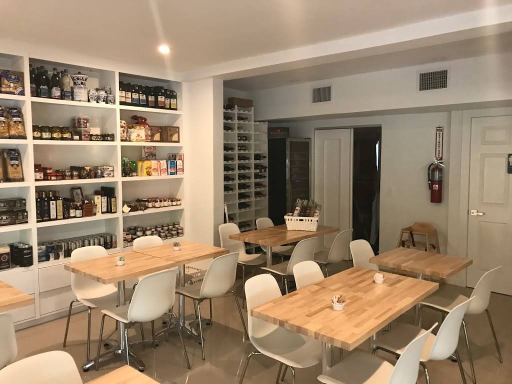 Prima Classe Italian Market & Cafe | restaurant | 842 1st St, Miami Beach, FL 33139, USA | 3057638431 OR +1 305-763-8431