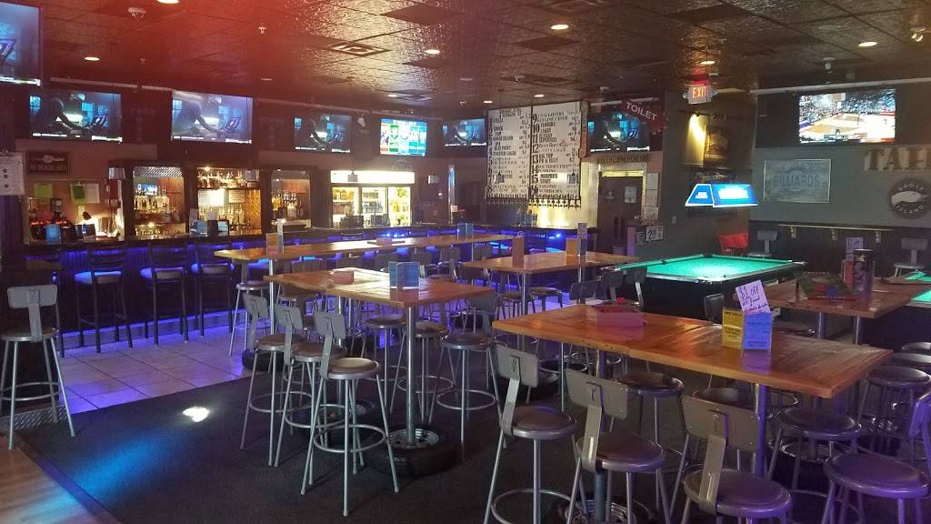 Tailgaters Tavern | restaurant | 7720 N Wickham Rd, Melbourne, FL 32940, USA | 3216226841 OR +1 321-622-6841