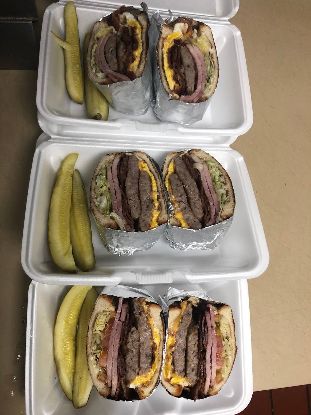 Lous Coney Island | restaurant | 19100 Mound Rd, Detroit, MI 48234, USA | 3138915222 OR +1 313-891-5222