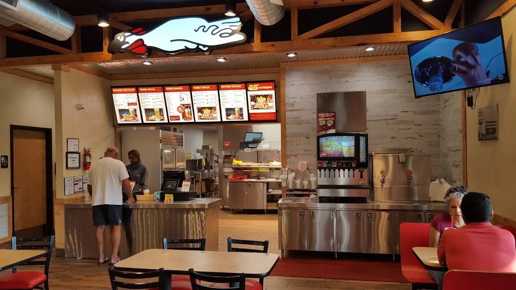 Chicken Express | restaurant | 105 Winding Way, Lake Jackson, TX 77566, USA | 9792928563 OR +1 979-292-8563