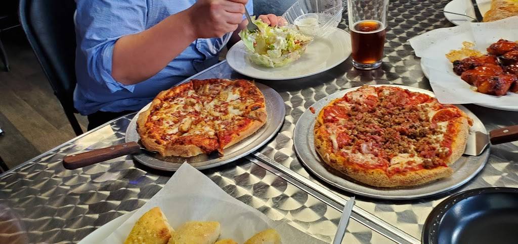 The Seymour Brewing Co. | restaurant | 755 W 2nd St, Seymour, IN 47274, USA | 8125248888 OR +1 812-524-8888