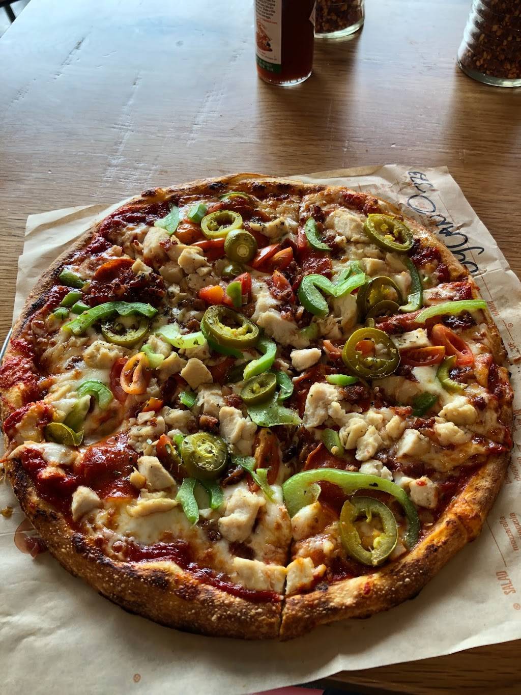 Blaze Pizza | meal takeaway | 1723 N Victory Pl, Burbank, CA 91502, USA | 8183094288 OR +1 818-309-4288