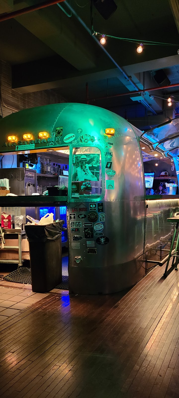 Vagabond | restaurant | 1122 N Edison St, Milwaukee, WI 53202, USA | 4142231122 OR +1 414-223-1122