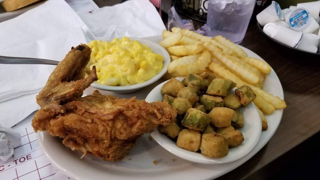 Clydes Restaurant | restaurant | 2107 S Main St, Waynesville, NC 28786, USA | 8284569135 OR +1 828-456-9135