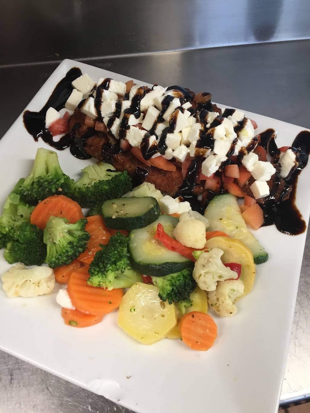 Momos Sports Bar | restaurant | 1917, 350 Union Ave, Holbrook, NY 11741, USA | 6316489669 OR +1 631-648-9669