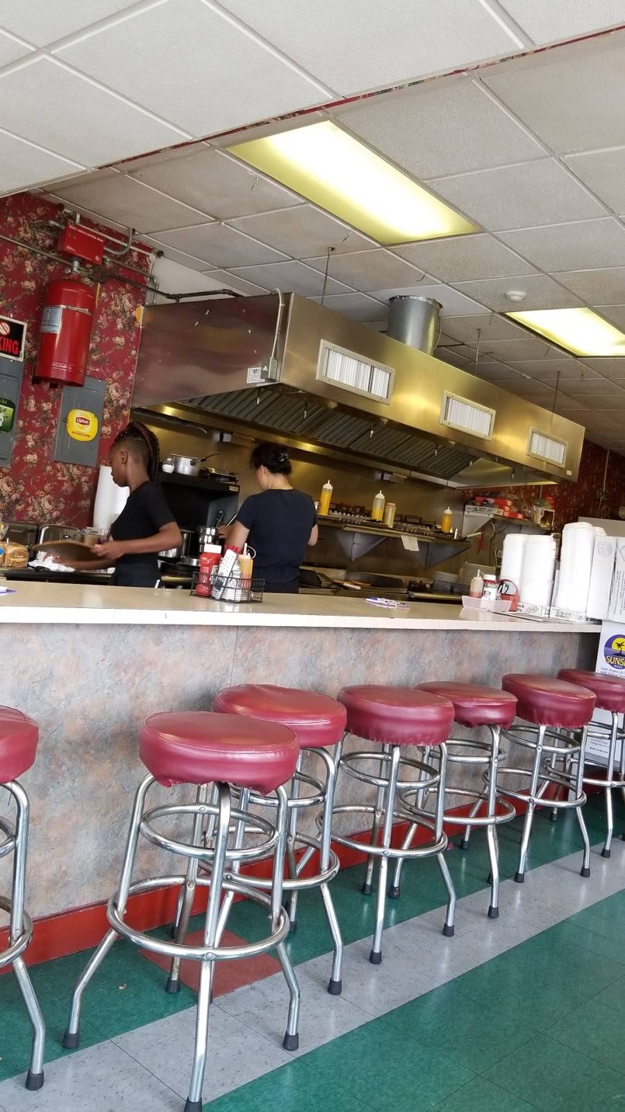 52nd Skyline | meal takeaway | 47 S 52nd St, Philadelphia, PA 19139, USA | 2157485485 OR +1 215-748-5485