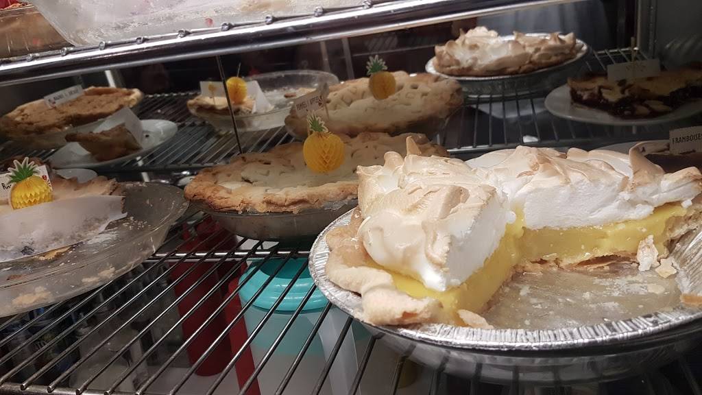 Pineview | restaurant | 322 Route 105, Low, QC J0X 2C0, Canada | 8194223517 OR +1 819-422-3517