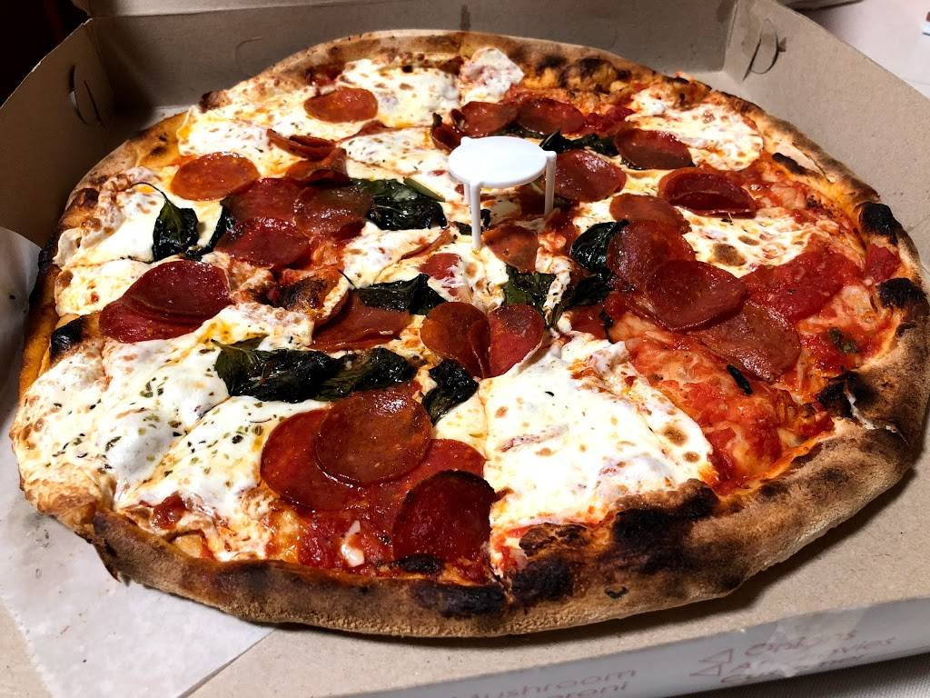 Sacs Place | restaurant | 2541 Broadway, Queens, NY 11106, USA | 7182045002 OR +1 718-204-5002