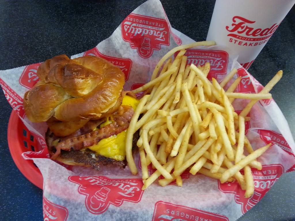Freddys Frozen Custard & Steakburgers | restaurant | 1515 Hewitt Dr, Waco, TX 76712, USA | 2547320354 OR +1 254-732-0354