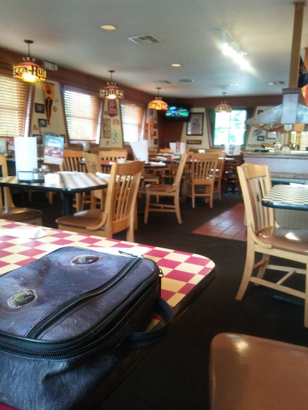 Pizza Hut | meal delivery | 2815 S 47th St, Kansas City, KS 66106, USA | 9132621851 OR +1 913-262-1851