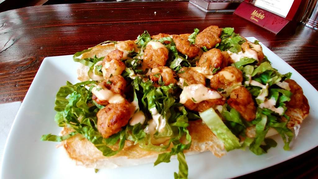 Off the Grid Bar & Grill | restaurant | 3480 Broadway, New York, NY 10031, USA | 6468376166 OR +1 646-837-6166