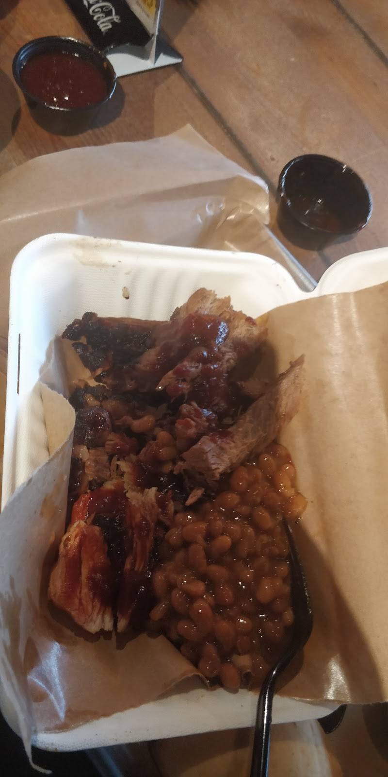 Dickeys Barbecue Pit | restaurant | 116 E Compton Blvd, Compton, CA 90220, USA | 3108681444 OR +1 310-868-1444